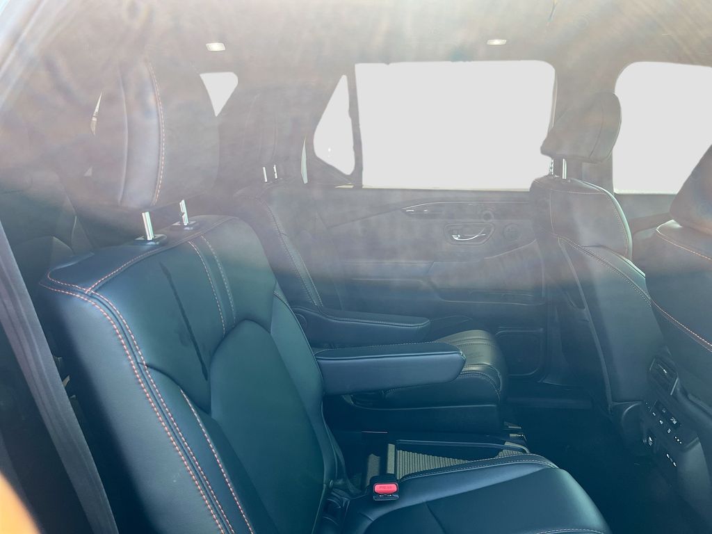 2025 Honda Pilot photo 29 of 34