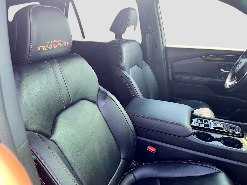 2025 Honda Pilot photo 30 of 34