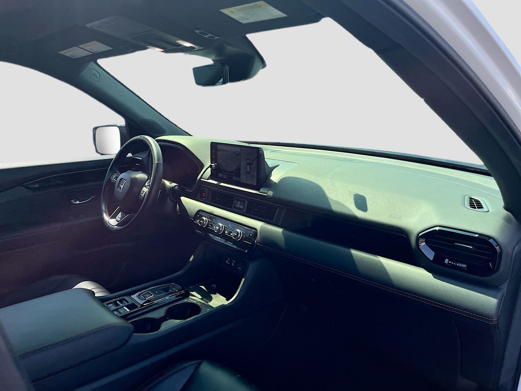 2025 Honda Pilot photo 31 of 34