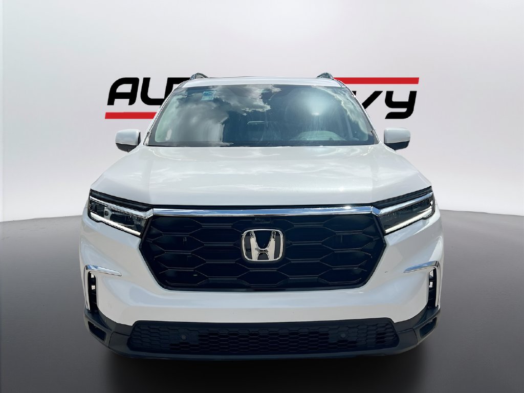 2024 Honda Pilot photo 2 of 35