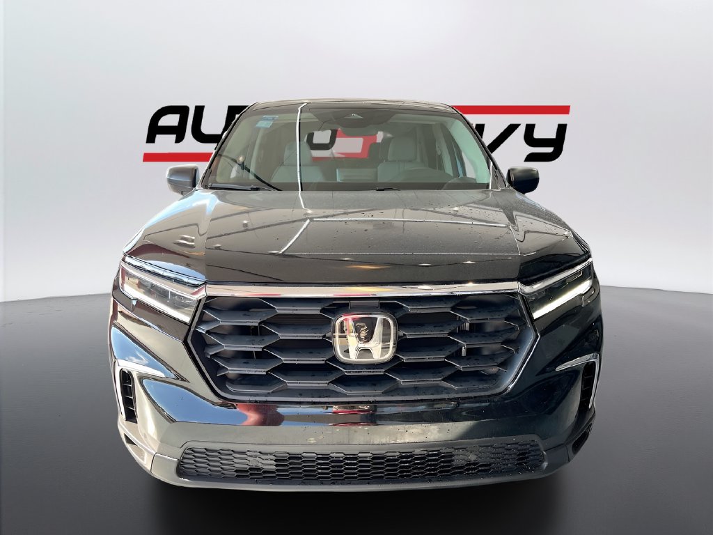 2023 Honda Pilot photo 2 of 30