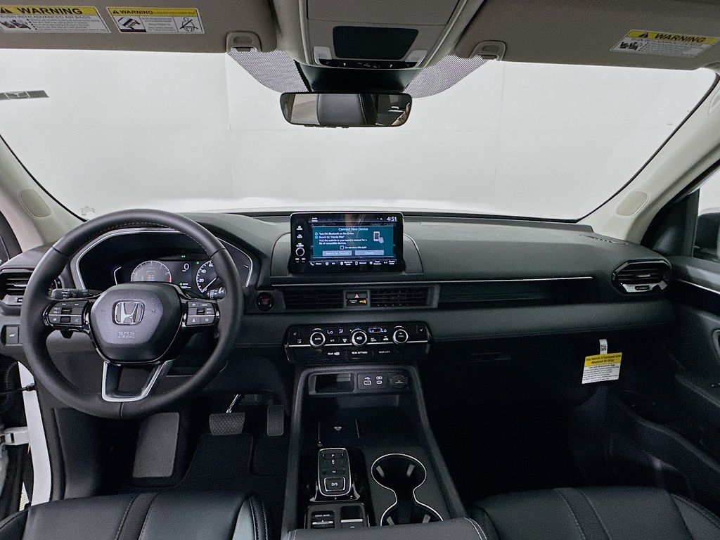 2025 Honda Pilot photo 3 of 27