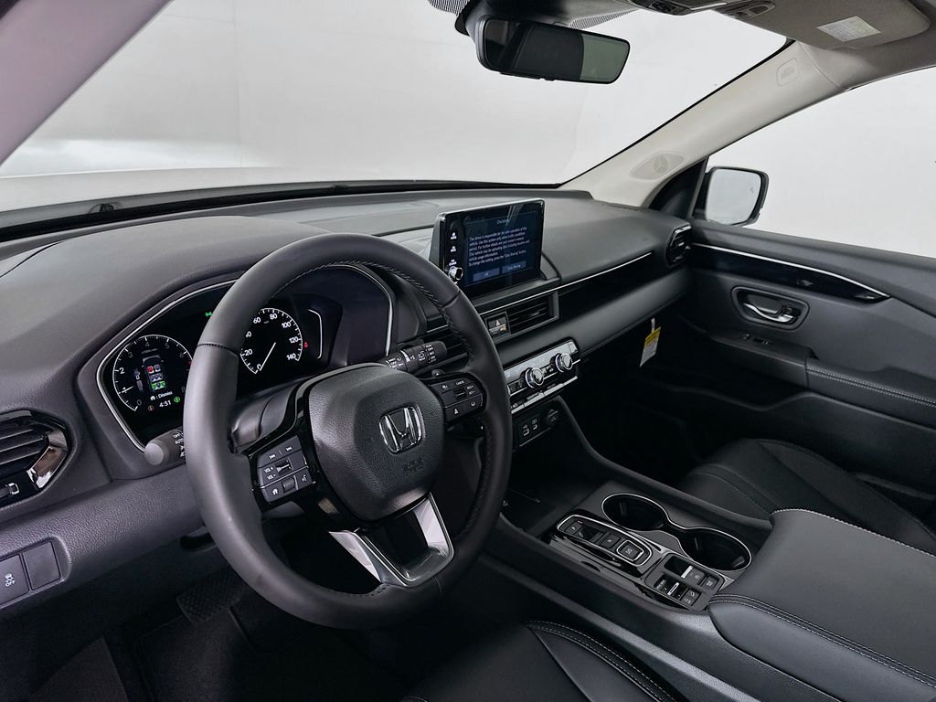 2025 Honda Pilot photo 10 of 27