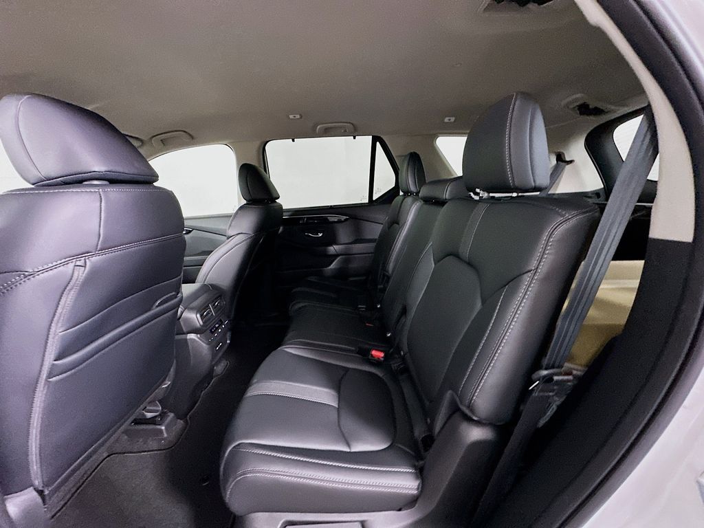 2025 Honda Pilot photo 17 of 27
