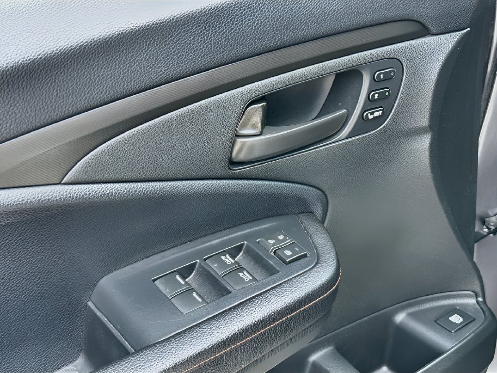 2025 Honda Ridgeline photo 18 of 33