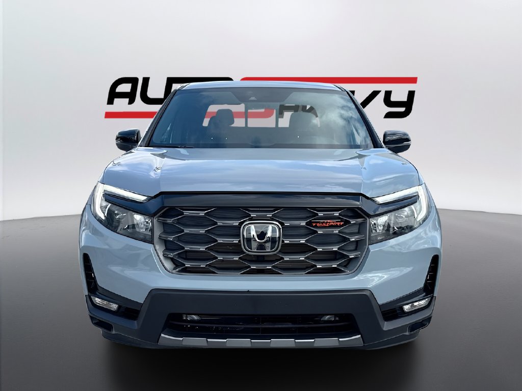 2025 Honda Ridgeline photo 2 of 32