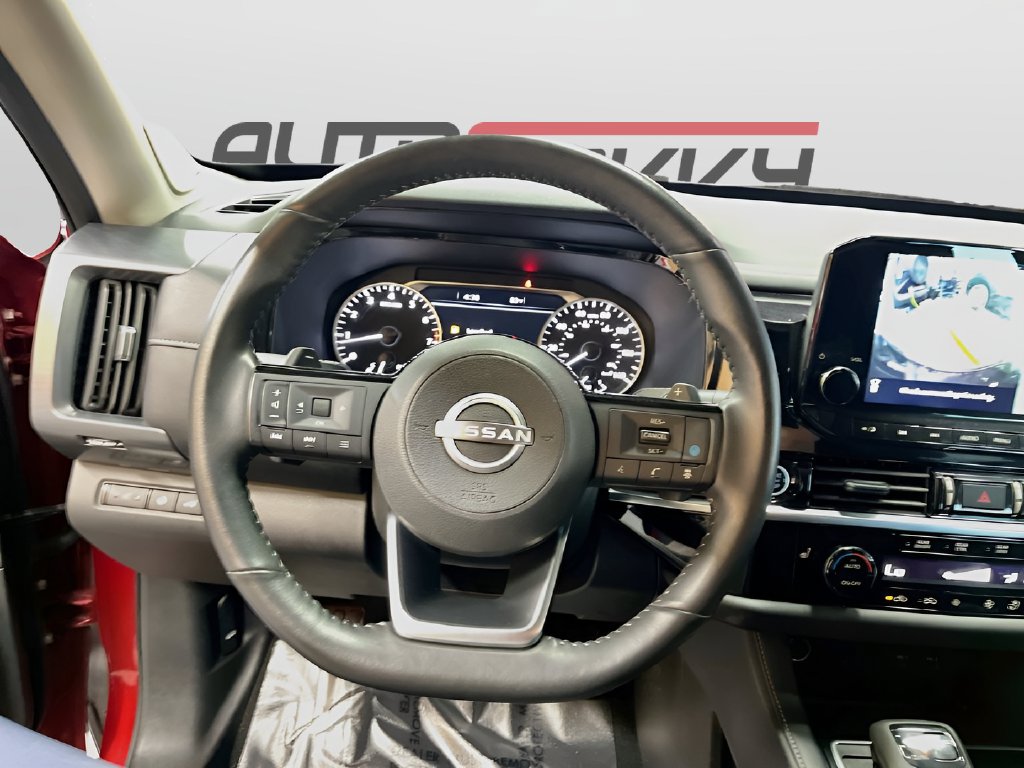 Used 2024 Scarlet Ember Tintcoat Nissan SL image 11