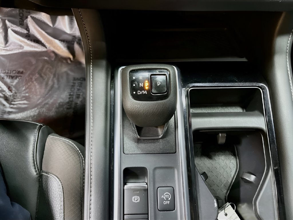 Used 2024 Scarlet Ember Tintcoat Nissan SL image 17