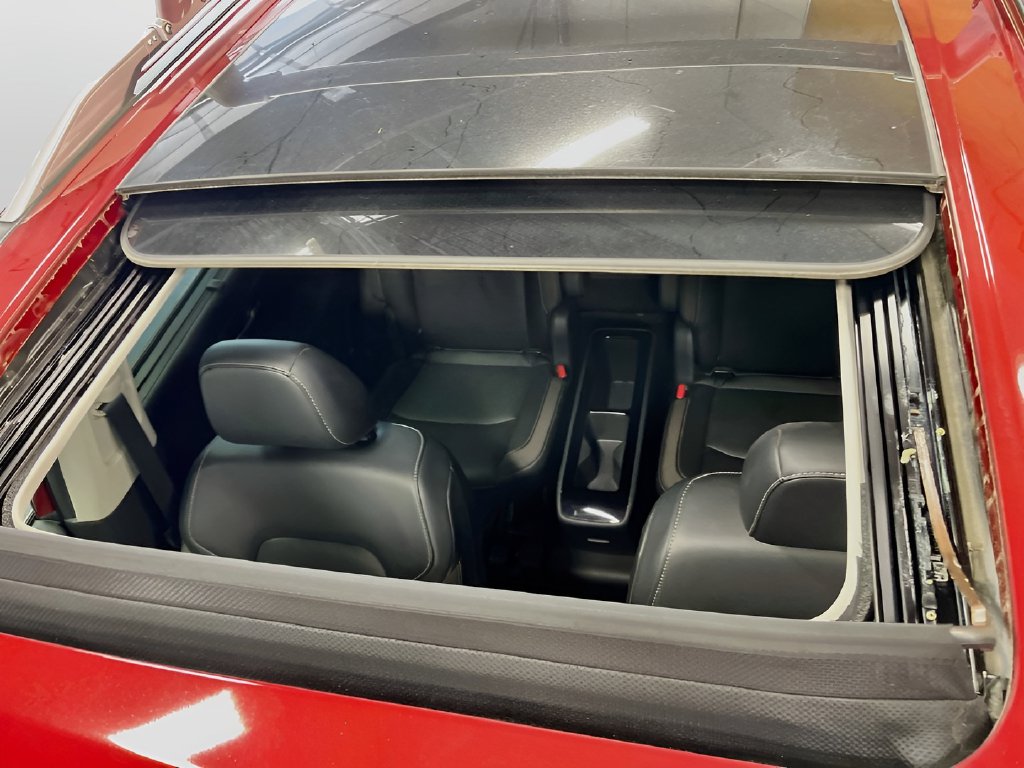 Used 2024 Scarlet Ember Tintcoat Nissan SL image 21