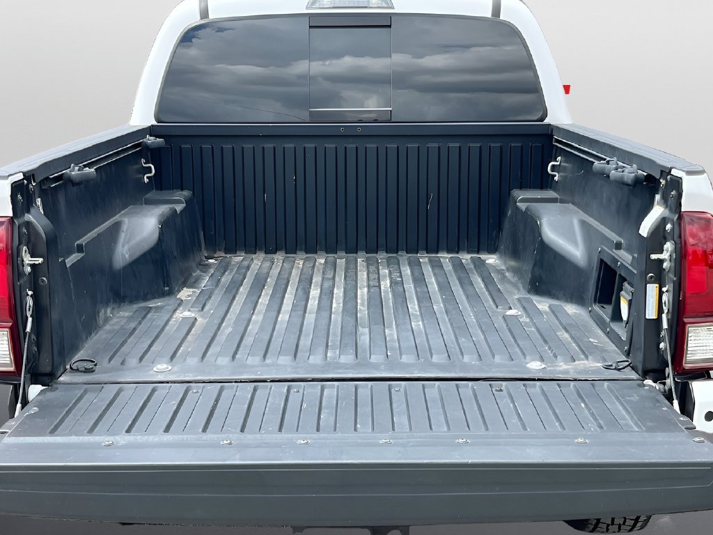 2020 Toyota Tacoma photo 27 of 33
