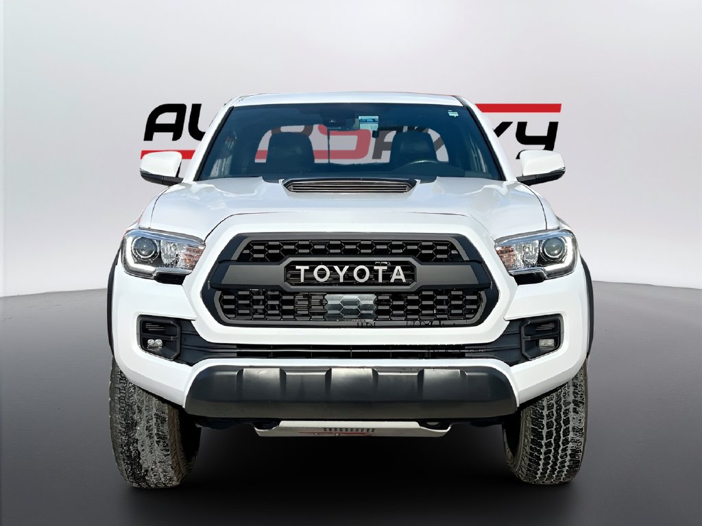 2019 Toyota Tacoma photo 2 of 33