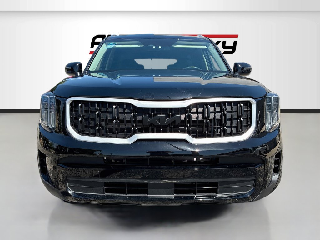 2024 Kia Telluride photo 2 of 35