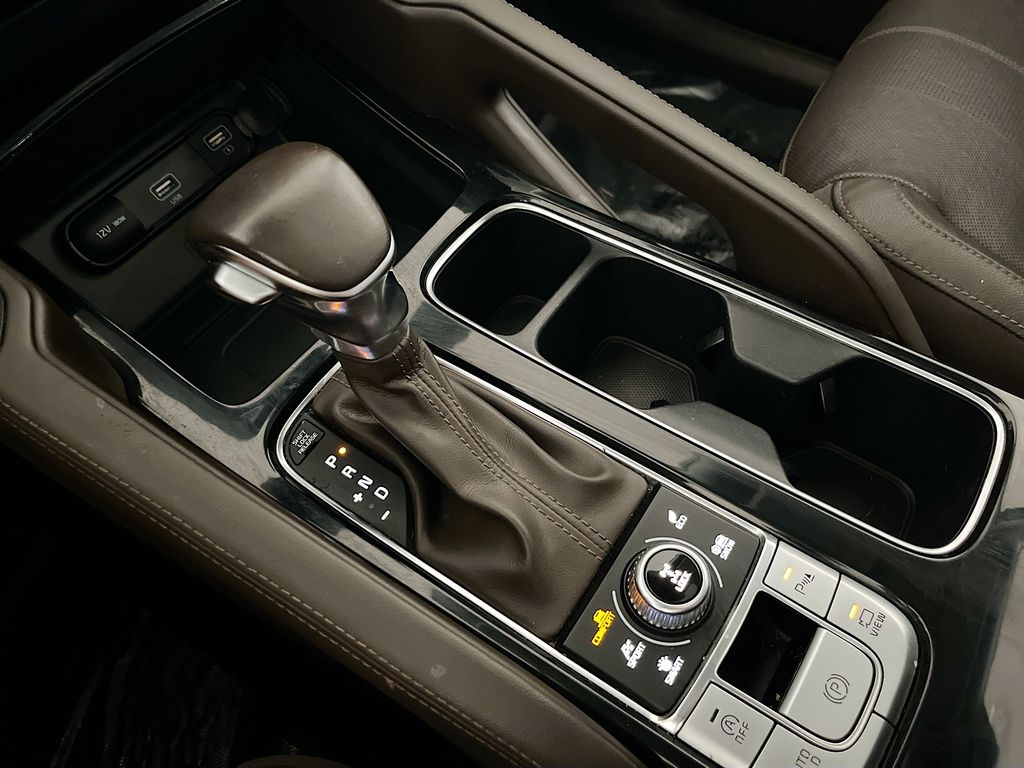 2021 Kia Telluride photo 17 of 36