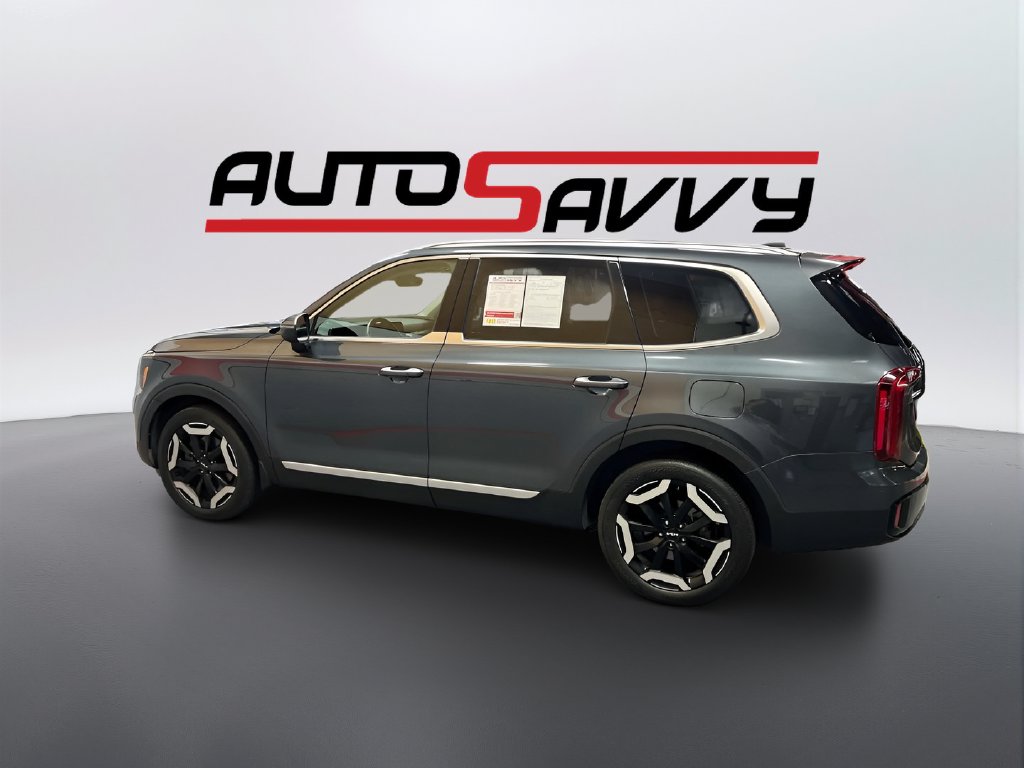 Used 2023 Gravity Gray Metallic Kia S image 4