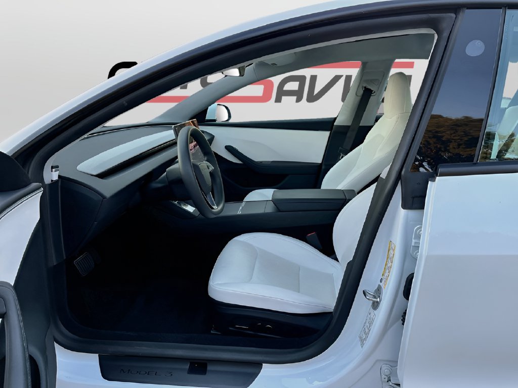 2024 Tesla Model 3 photo 20 of 32