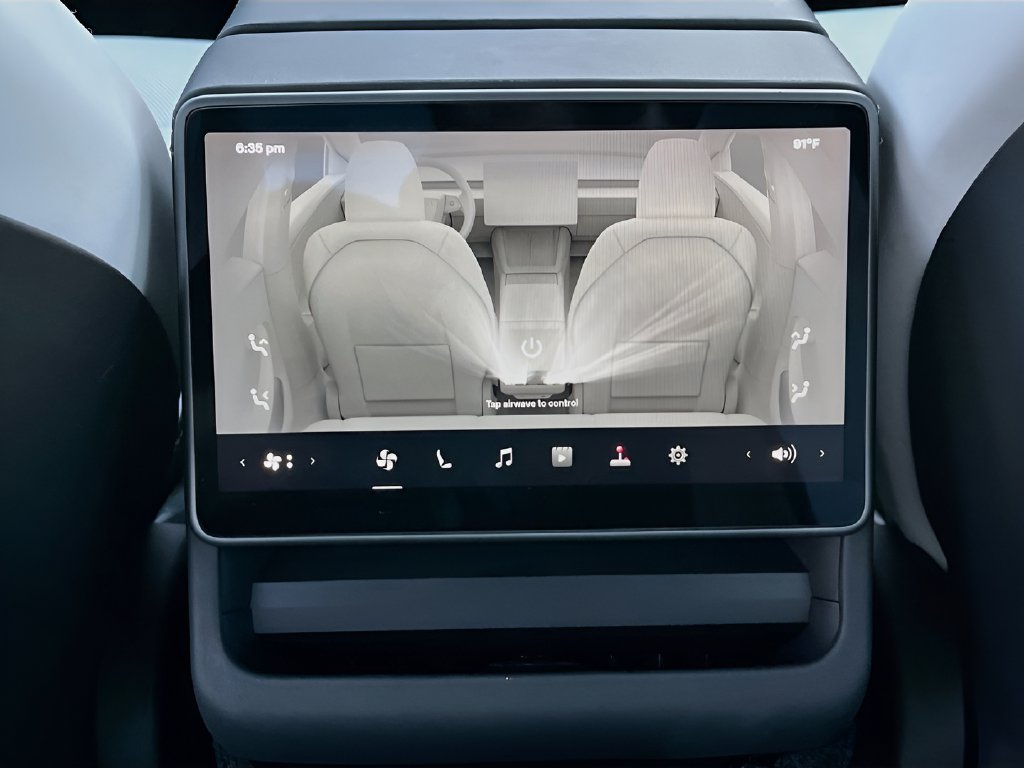 2024 Tesla Model 3 photo 25 of 32