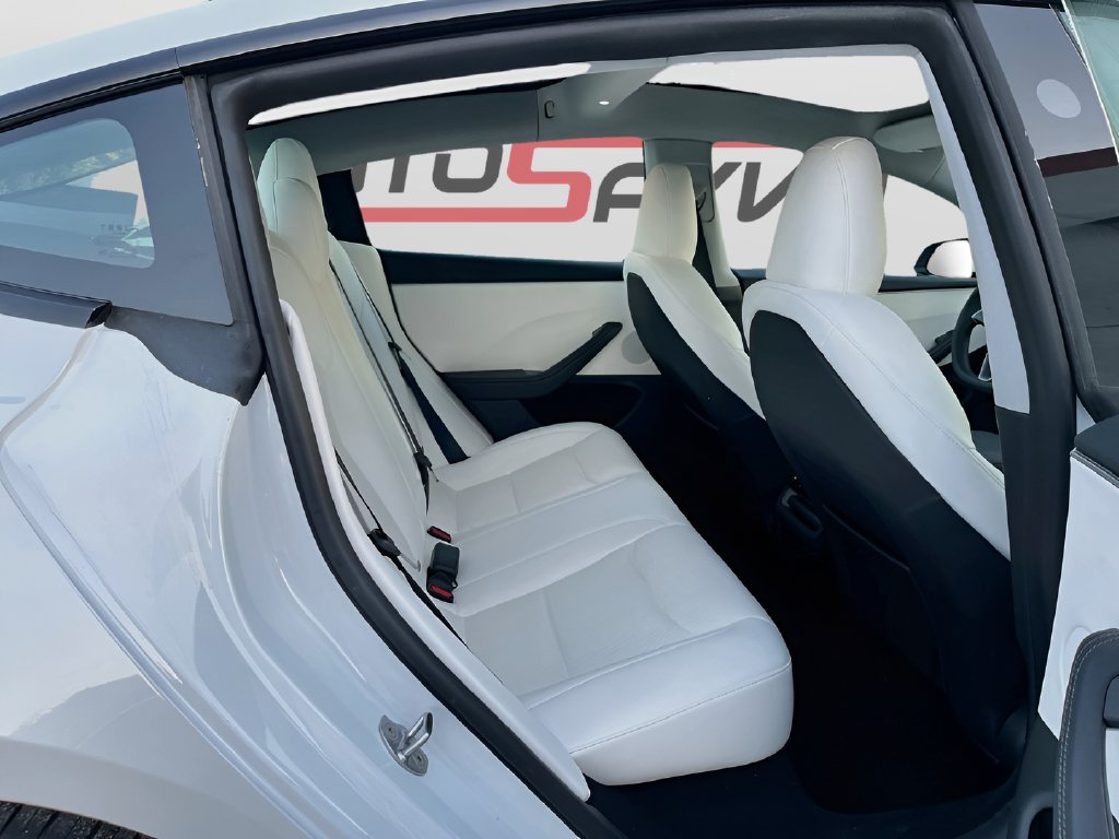 2024 Tesla Model 3 photo 27 of 32
