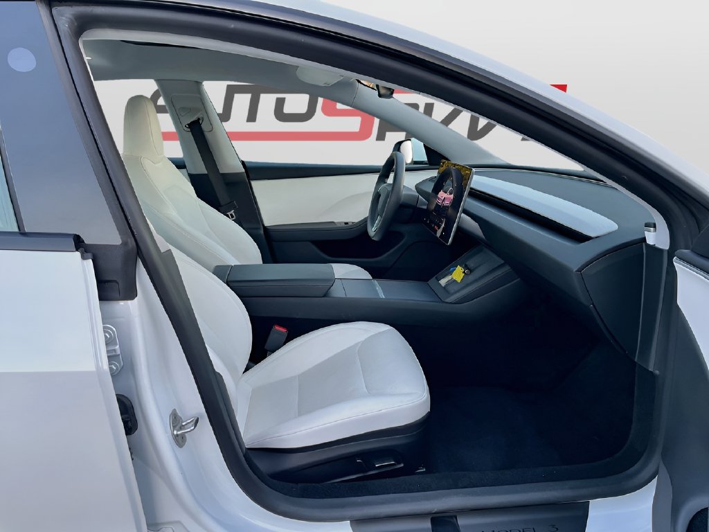 2024 Tesla Model 3 photo 28 of 32