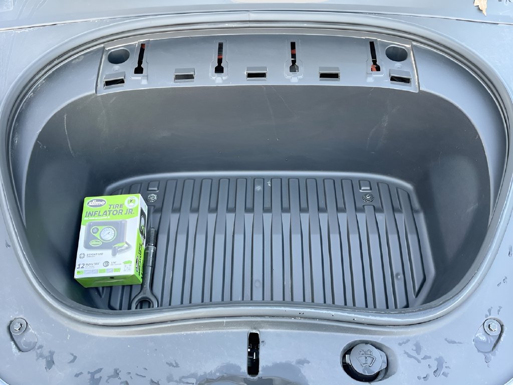 2024 Tesla Model 3 photo 30 of 32