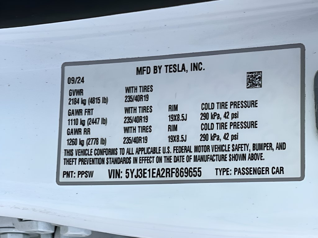 2024 Tesla Model 3 photo 32 of 32