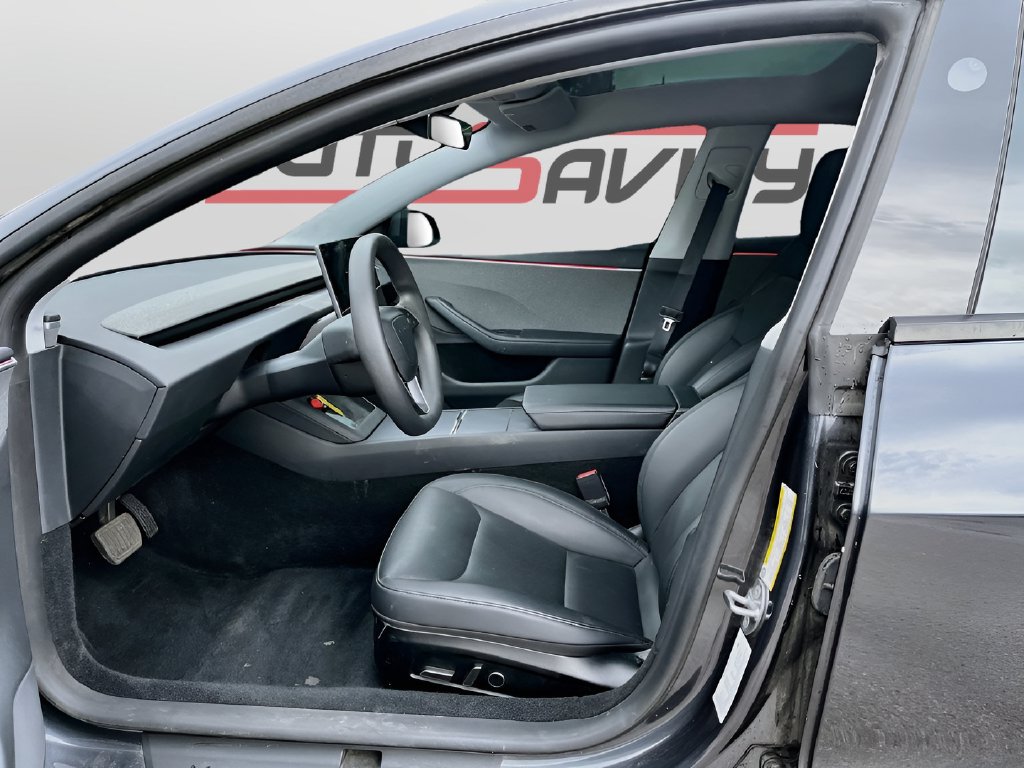 2025 Tesla Model 3 photo 20 of 32