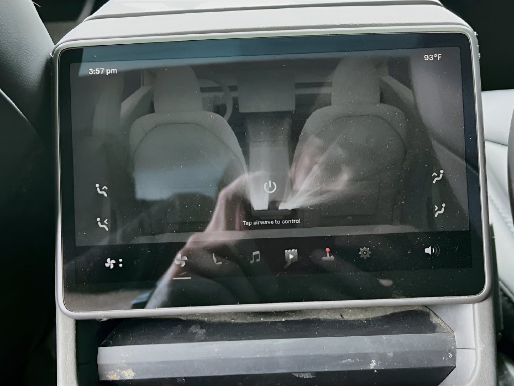 2025 Tesla Model 3 photo 25 of 32
