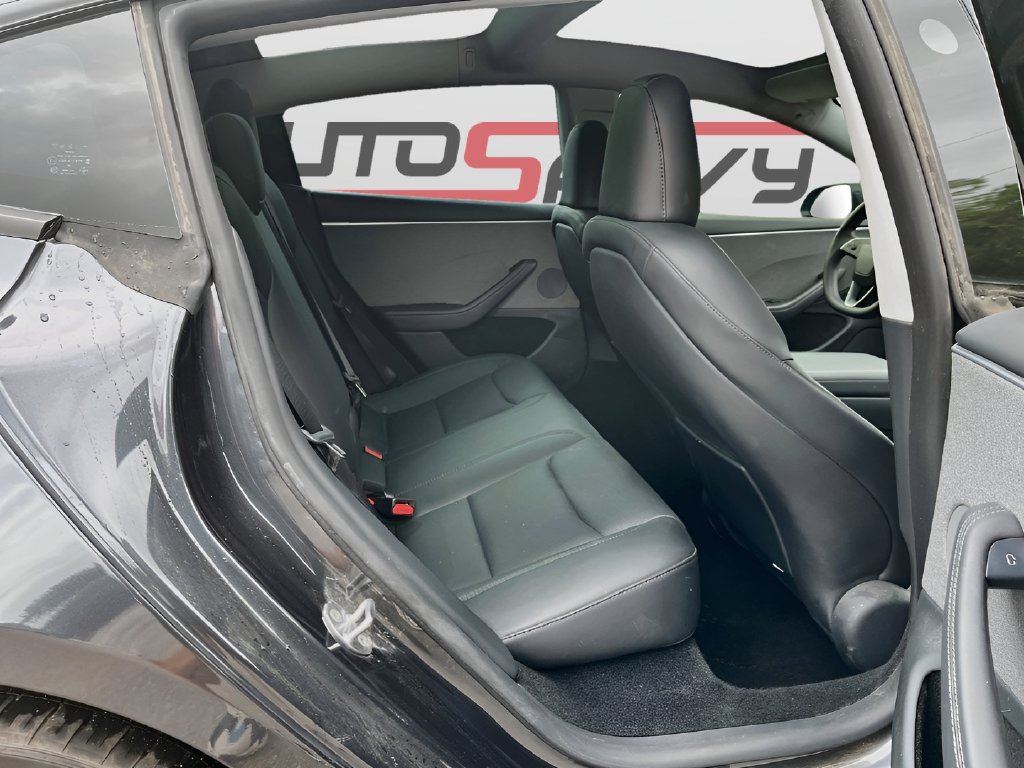 2025 Tesla Model 3 photo 27 of 32