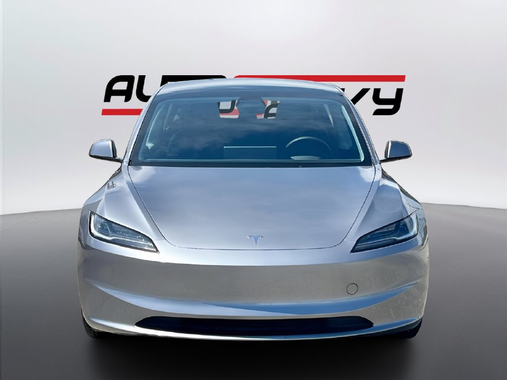 2025 Tesla Model 3 photo 2 of 34