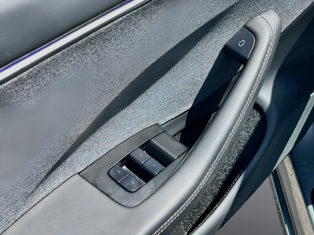 2025 Tesla Model 3 photo 18 of 34