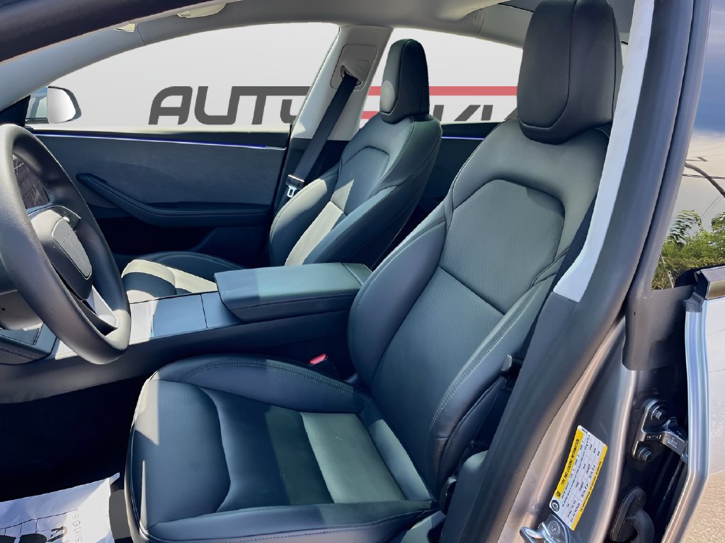 2025 Tesla Model 3 photo 21 of 34