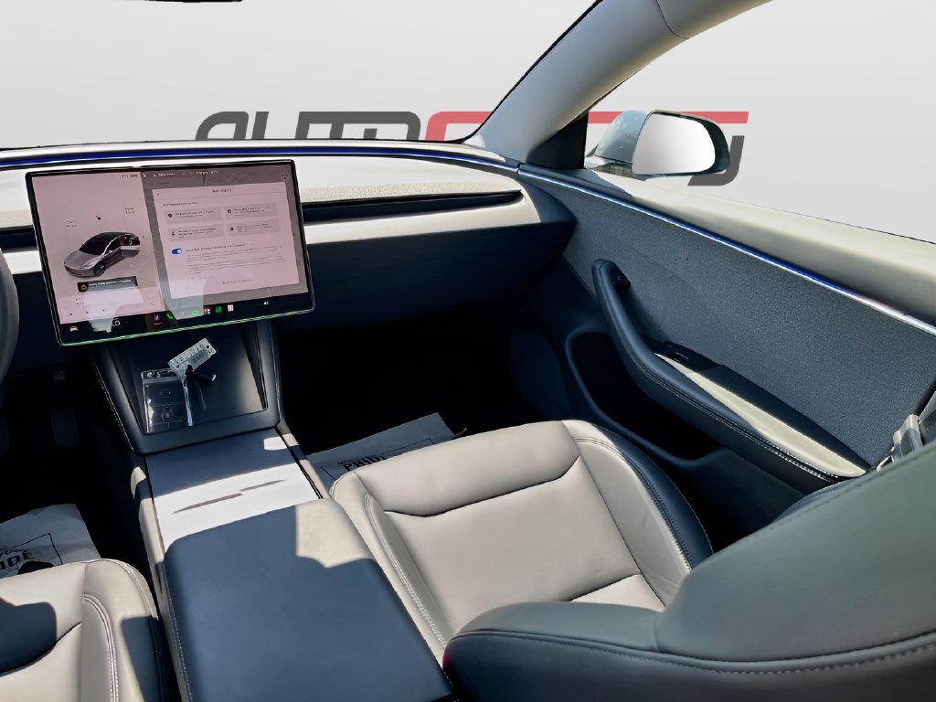 2025 Tesla Model 3 photo 24 of 34