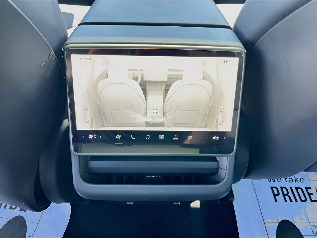 2025 Tesla Model 3 photo 27 of 34