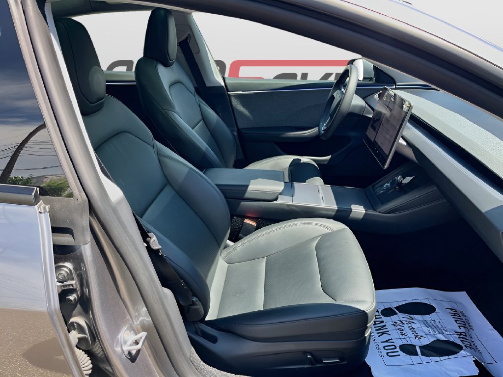 2025 Tesla Model 3 photo 30 of 34