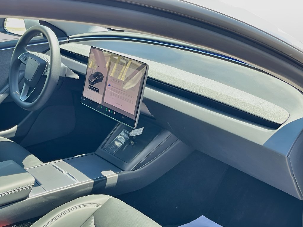 2025 Tesla Model 3 photo 31 of 34