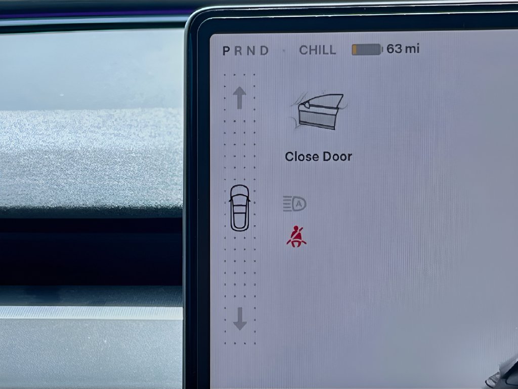 2025 Tesla Model 3 photo 17 of 33