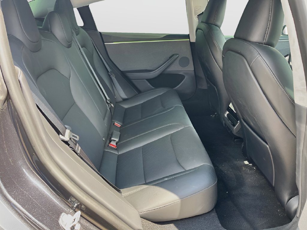 2025 Tesla Model 3 photo 29 of 33