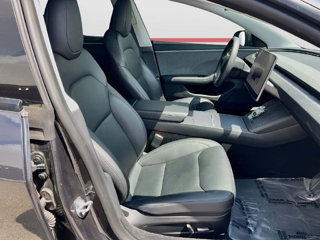 2025 Tesla Model 3 photo 30 of 33