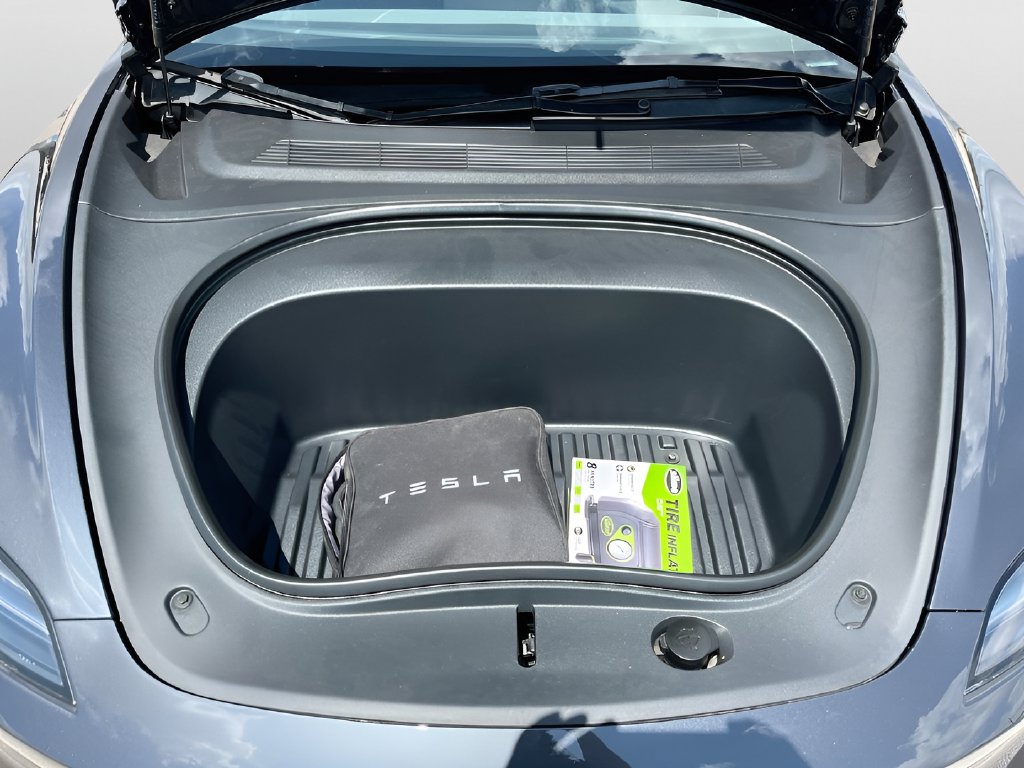 2025 Tesla Model 3 photo 31 of 33