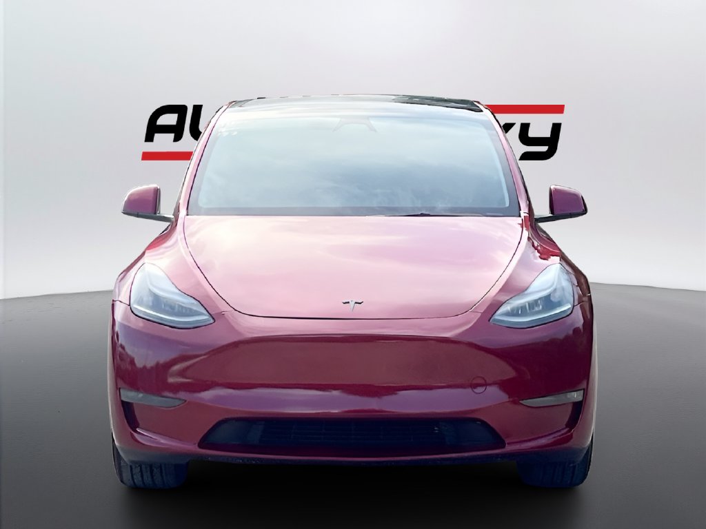 2025 Tesla Model Y photo 2 of 33