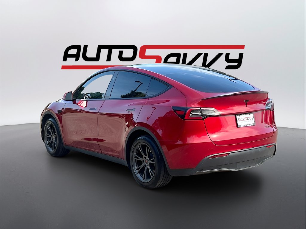 2025 Tesla Model Y photo 5 of 33