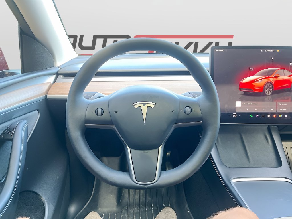 2025 Tesla Model Y photo 11 of 33