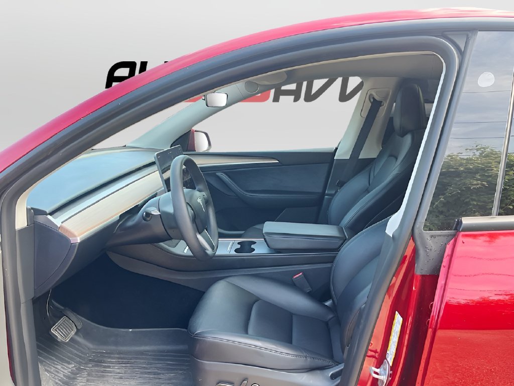 2025 Tesla Model Y photo 21 of 33