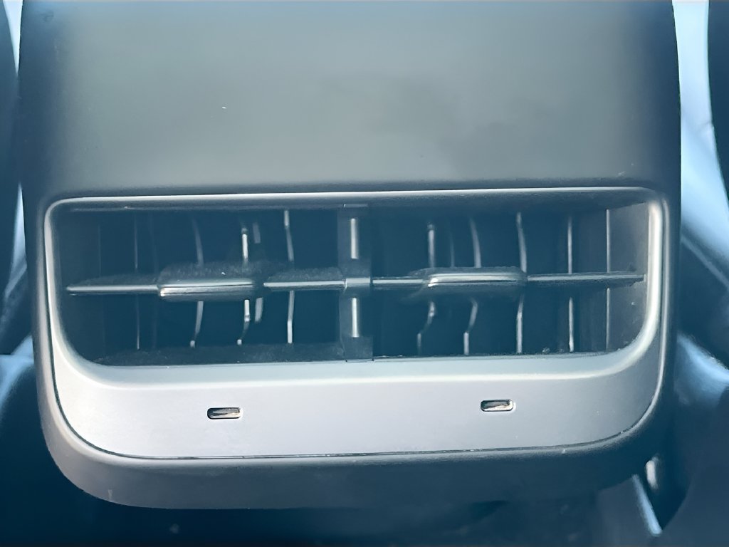 2025 Tesla Model Y photo 26 of 33