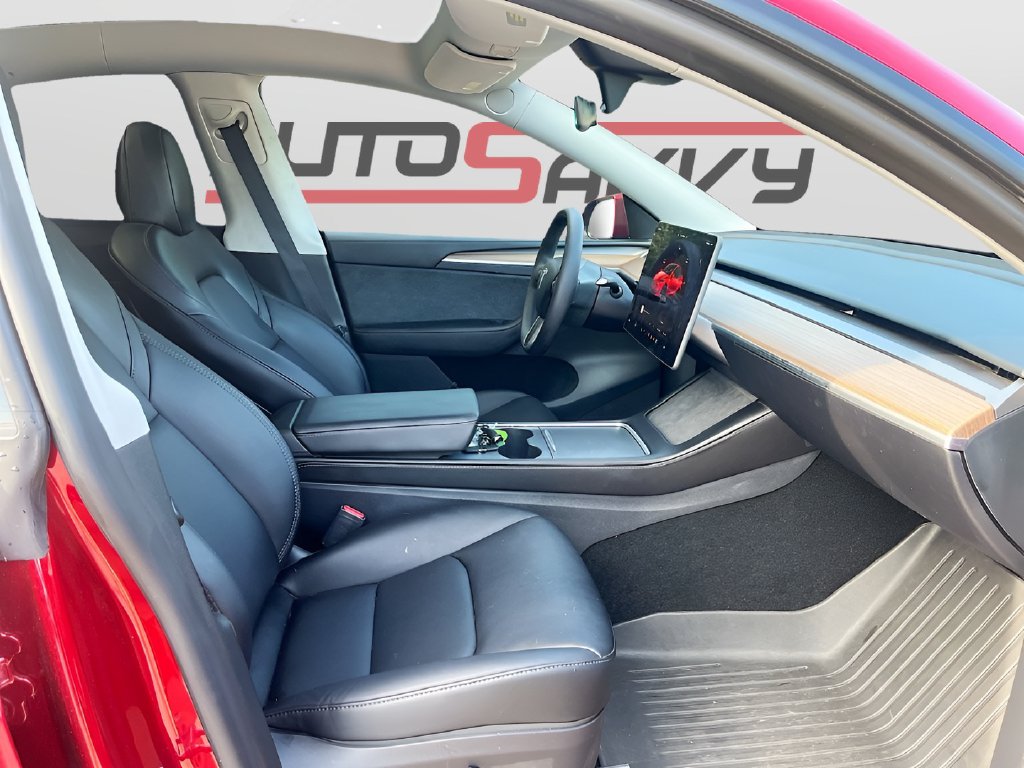 2025 Tesla Model Y photo 29 of 33