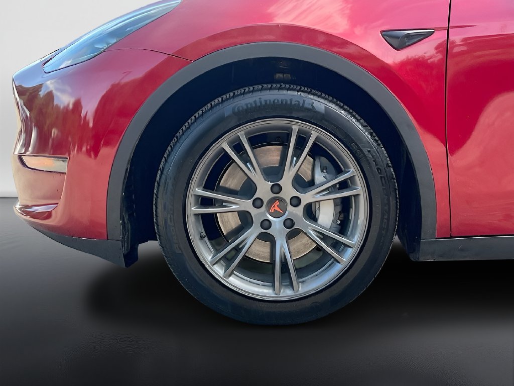 2025 Tesla Model Y photo 32 of 33