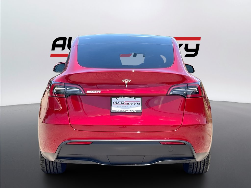 2024 Tesla Model Y photo 6 of 34