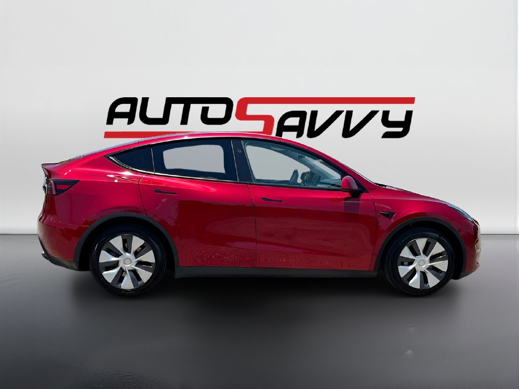 2024 Tesla Model Y photo 8 of 34