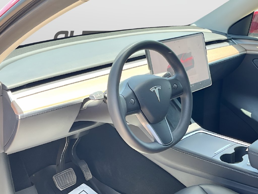2024 Tesla Model Y photo 9 of 34