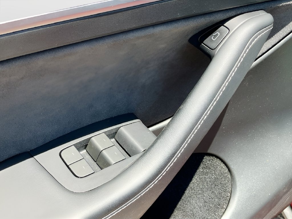 2024 Tesla Model Y photo 18 of 34