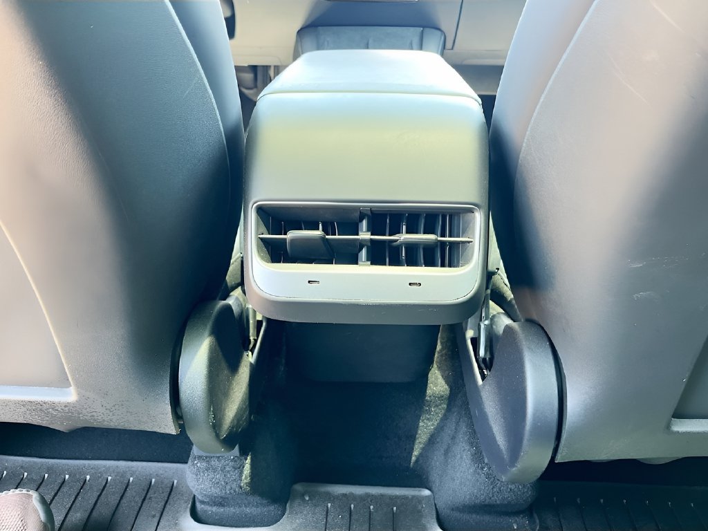 2024 Tesla Model Y photo 26 of 34